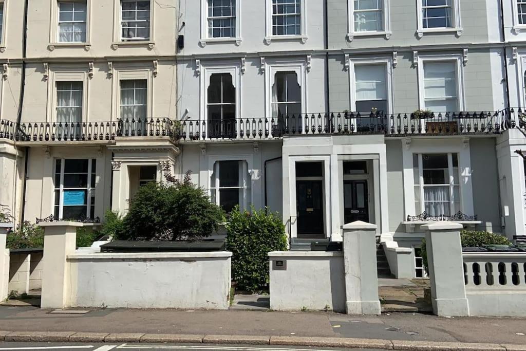 Gorgeous 2 Bedroom Flat In Charming Swiss Cottage Londen Buitenkant foto