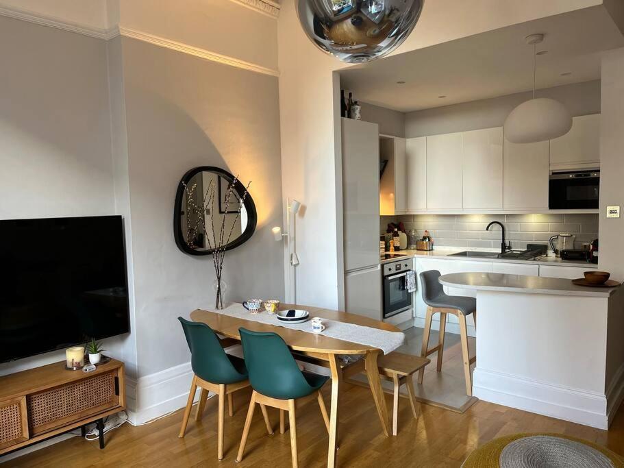 Gorgeous 2 Bedroom Flat In Charming Swiss Cottage Londen Buitenkant foto